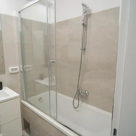Comfort: 1br In Union Plaza Building Bukarest