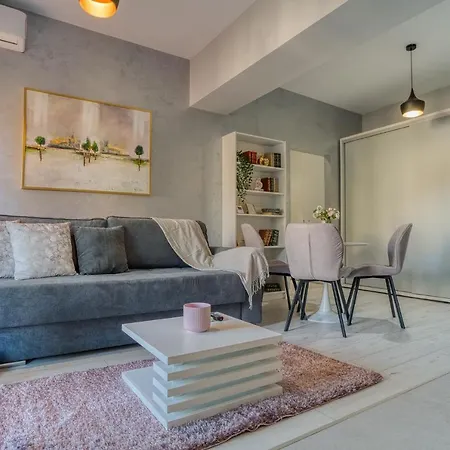 Comfort: 1br In Union Plaza Building Apartment *