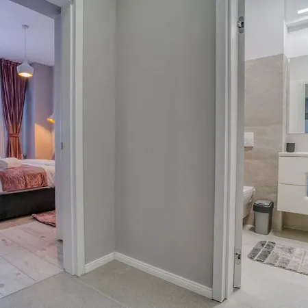 Apartment Comfort: 1br In Union Plaza Building