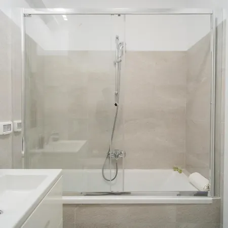 Comfort: 1br In Union Plaza Building Bukarest