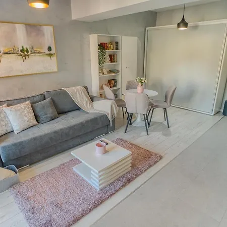 Comfort: 1br In Union Plaza Building Bukarest
